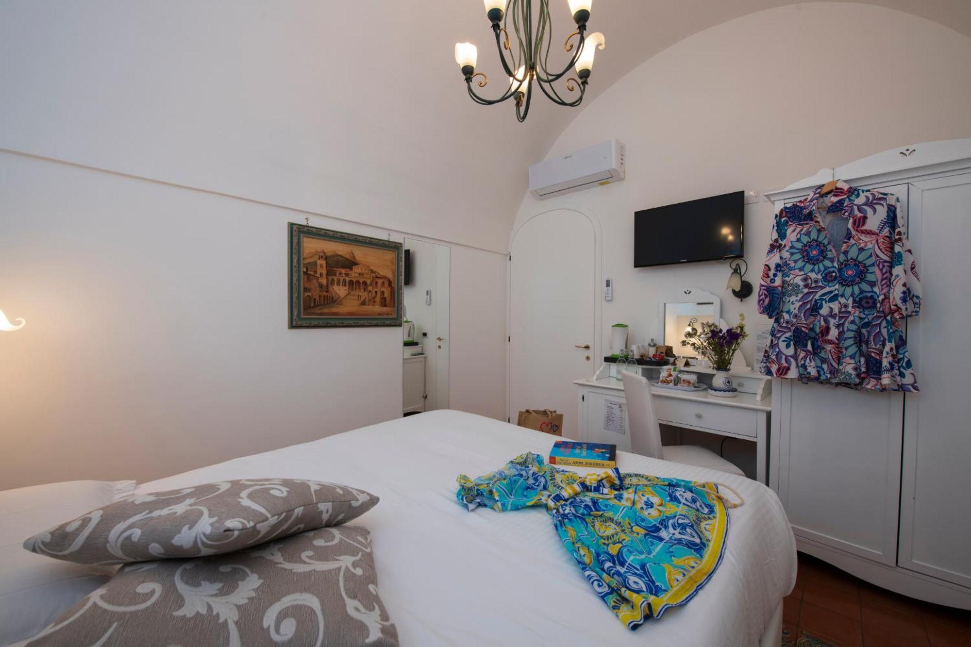 Hotel Antica Repubblica In Amalfi Center At 100Mt From The Sea Exteriör bild